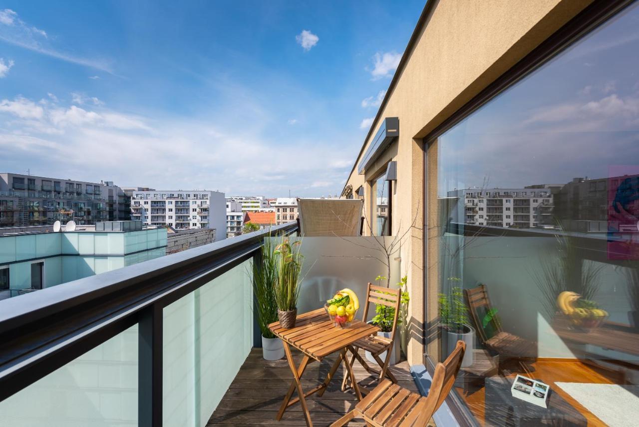 Apartment With Balcony And Parking Near The Prague Museum Exterior foto